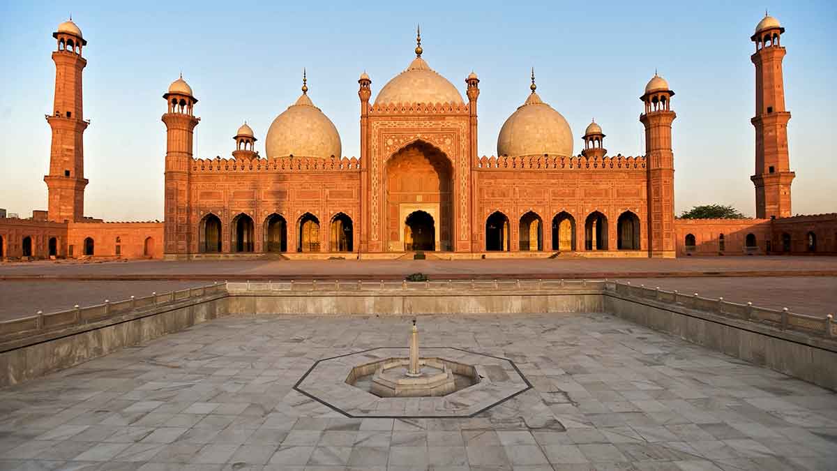 Badshahi Mosque Image 4